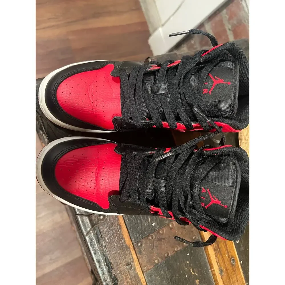 Nike Air Jordan 1 Mid Banned Black Red  Bred Retro Shoes GS 6 Youth Excellent